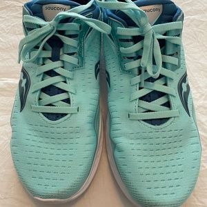 Saucony Kinvara 11 women’s tennis shoes size 9w